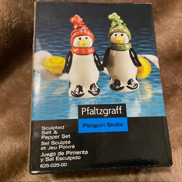 Pfaltzgraff 'Penguin Skaters' Salt & Pepper Shakers ~ Stoneware ~ NEW IN BOX! - Picture 7 of 9